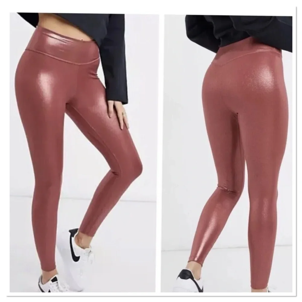 The Nike One Tight Fit Mid Rise 7/8 Length Shimmer Leggings Sz S Polyester Blend - Picture 2 of 13